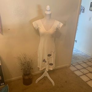 Cream Synergy dress. Size Medium.